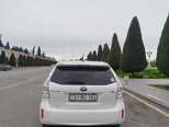 Toyota Prius V-12
