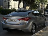 Hyundai Elantra-12