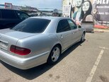 Mercedes E 240-11