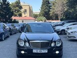Mercedes E 220-1