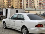 Mercedes E 270-4