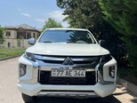 Mitsubishi L200-1