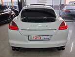 Porsche Panamera-6