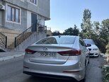 Hyundai Elantra-4