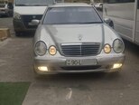 Mercedes E 320-1