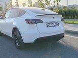 Tesla Model Y-8