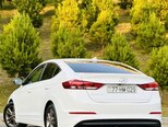 Hyundai Elantra-12
