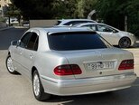 Mercedes E 270-4