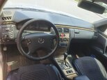 Mercedes E 240-4