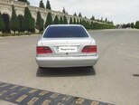 Mercedes E 240-2