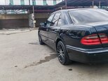 Mercedes E 240-4