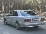 Mercedes E 270-9