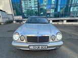 Mercedes E 240-1