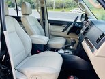 Mitsubishi Pajero-11