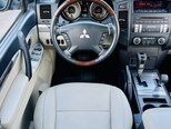 Mitsubishi Pajero-13