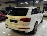 Audi Q7-6