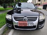 Volkswagen Touareg-1