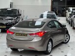 Hyundai Elantra-11