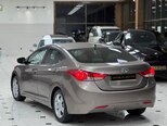 Hyundai Elantra-10