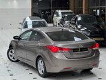 Hyundai Elantra-12