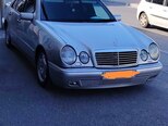 Mercedes E 200-19