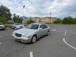 Mercedes E 270-4