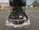 Mercedes E 270-9