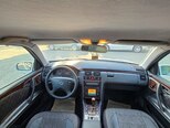 Mercedes E 240-11