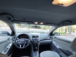 Hyundai Accent-12
