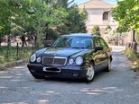 Mercedes E 240-1