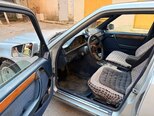 Mercedes 250 D-17