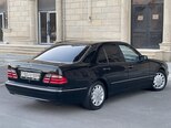 Mercedes E 240-4