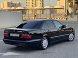 Mercedes E 240-13