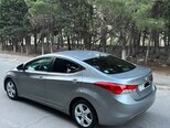 Hyundai Elantra-16