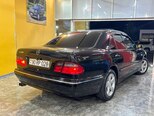 Mercedes E 240-5