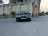 Mercedes E 240-1
