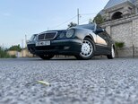 Mercedes E 240-13