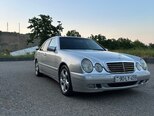 Mercedes E 320-1