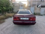 Mercedes E 220-11