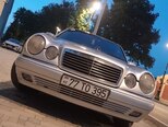 Mercedes E 320-1