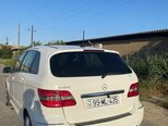 Mercedes B 180-6