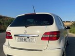 Mercedes B 180-4
