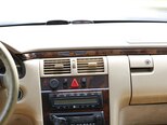 Mercedes E 240-6