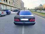 Mercedes E 200-11