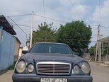 Mercedes E 220-1