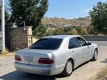 Mercedes E 200-10