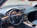 Mercedes E 220-11