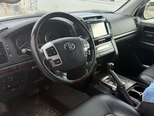 Toyota Land Cruiser-9