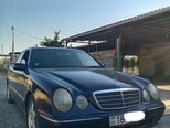 Mercedes E 240-1