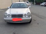 Mercedes E 240-1